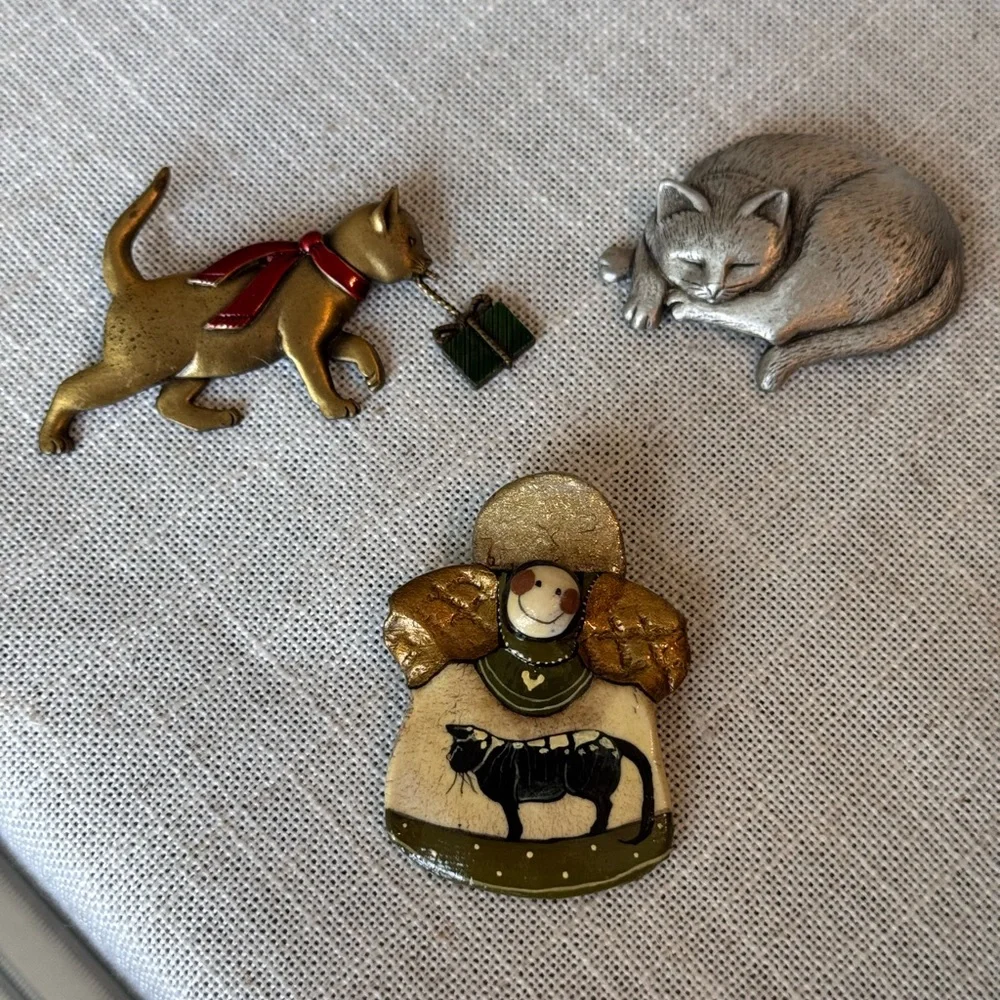 Sisters 2007 Cat Pin & JJ Cat Pins